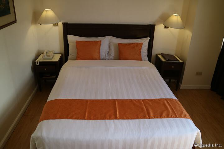Room 40 of 77