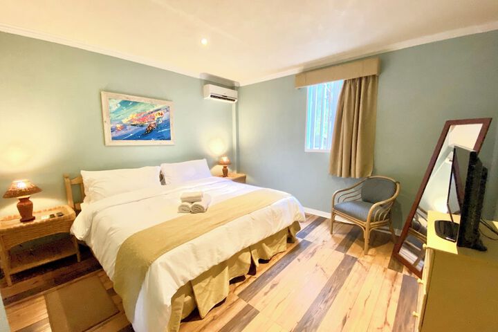 Room 9 of 48