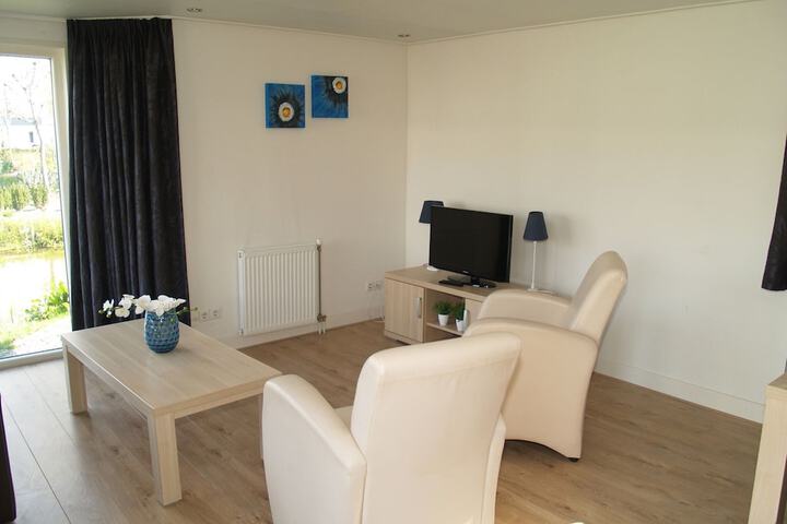 Room 6 of 32