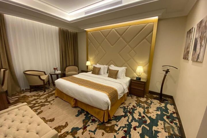 Room 18 of 28