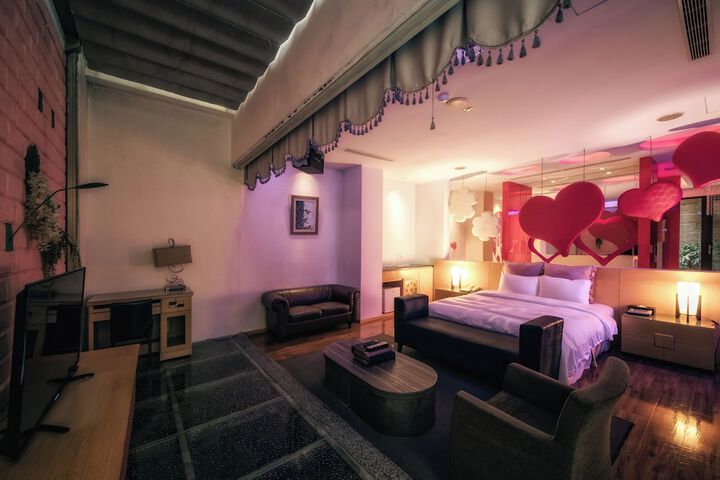 Room 43 of 69
