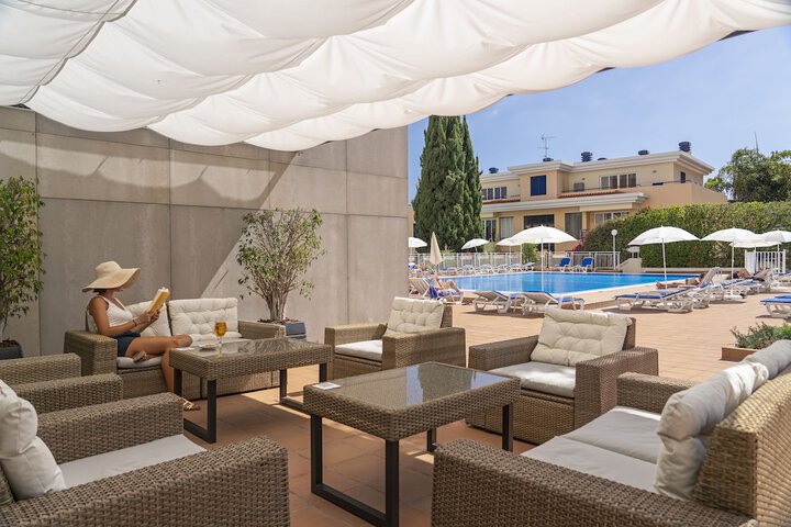 Hotel Pool