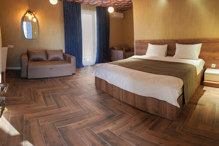 Room 16 of 36