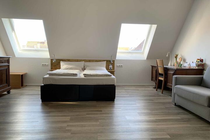 Room 2 of 39
