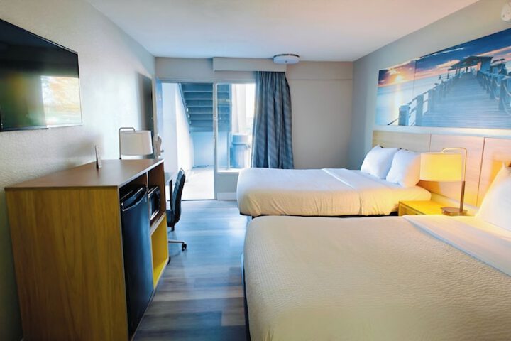 2 Double Beds (2 of 5)