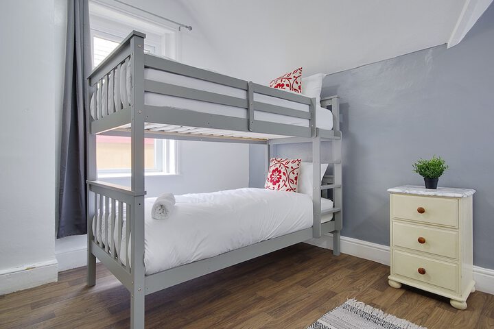 Room 13 of 42