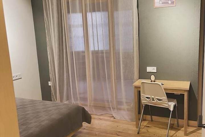 Room 3 of 10