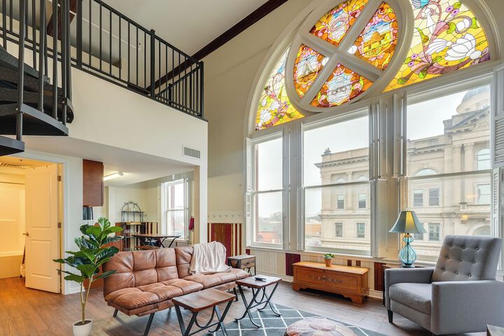 Unique & Stylish Studio Loft in Huntington!