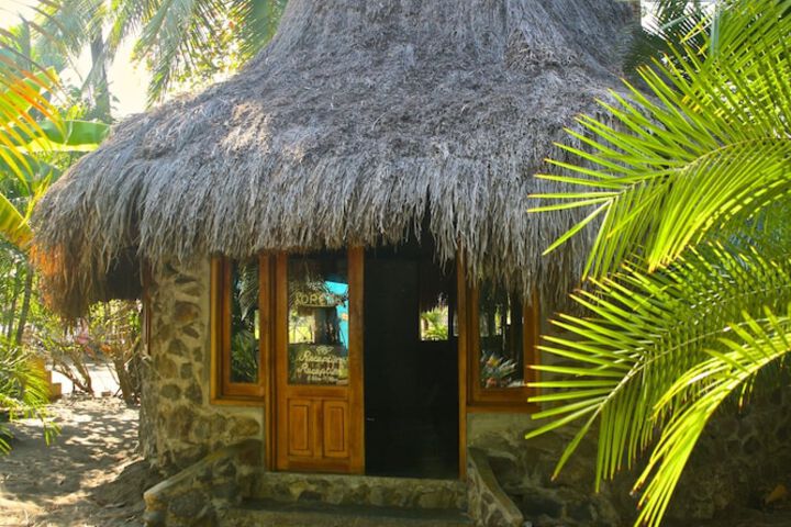 Oasis Surf Camp in Hicaco