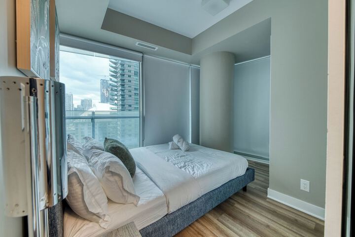 Room 28 of 198