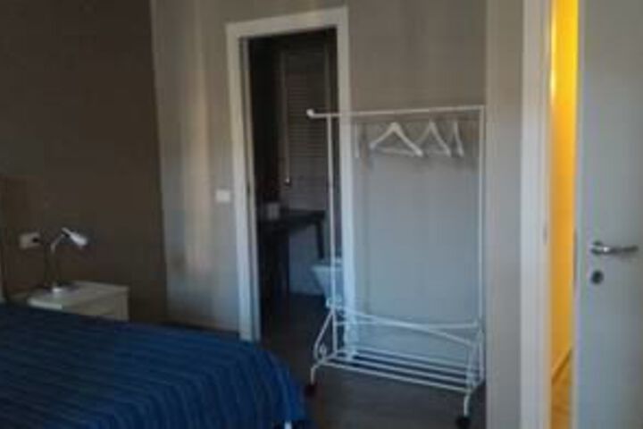 Room 13 of 33