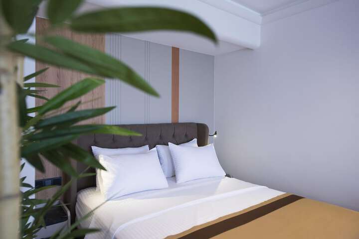 Room 15 of 25