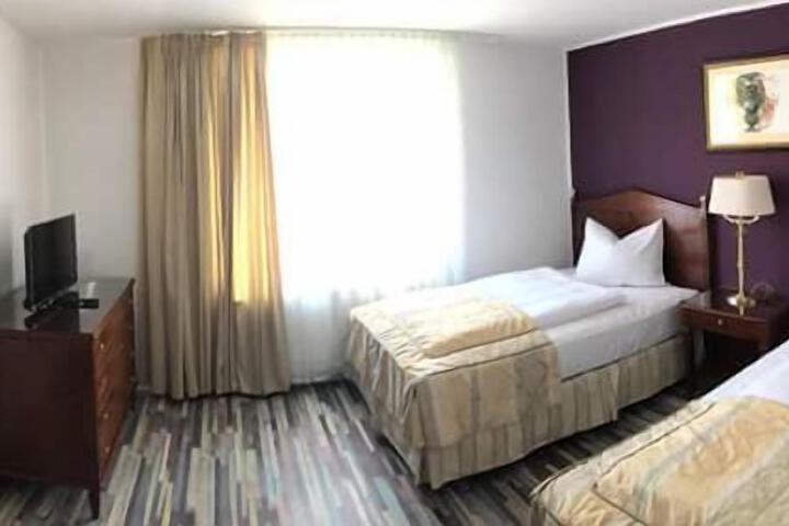 Room 23 of 28