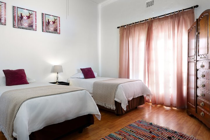 Room 4 of 18