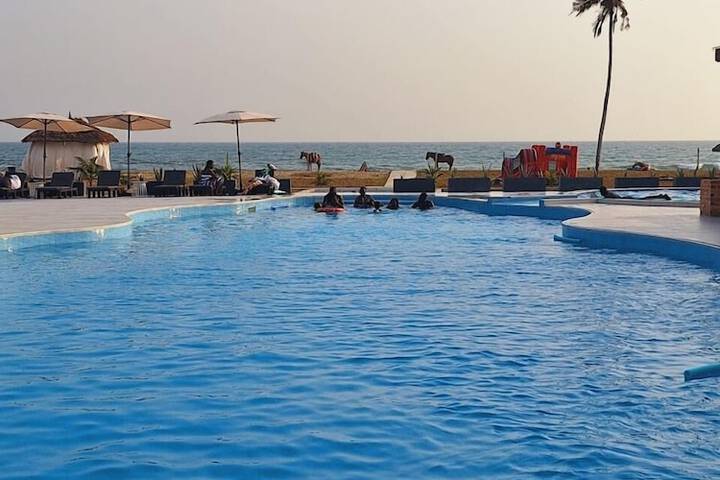 Pool 13 of 34