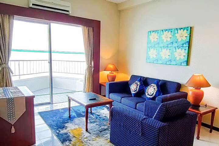 Room 317 of 650