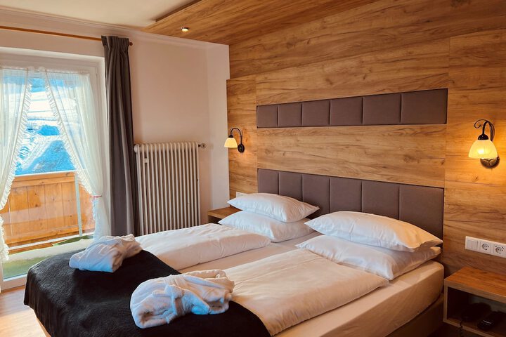 Room 12 of 38