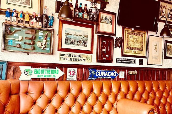 Lounge 46 of 56