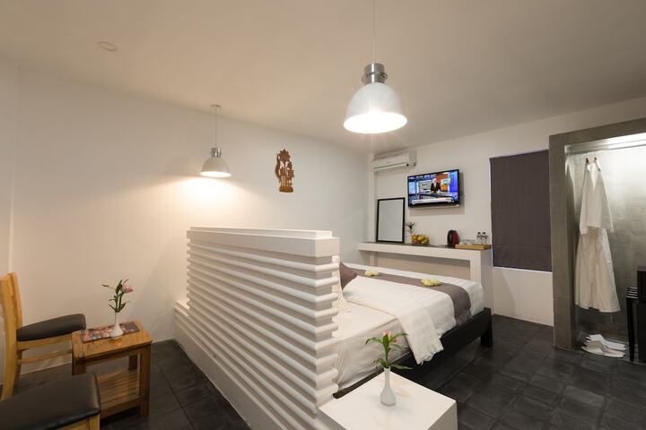 Room 5 of 90
