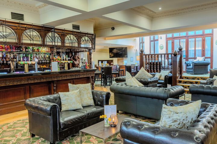 Lounge 72 of 141