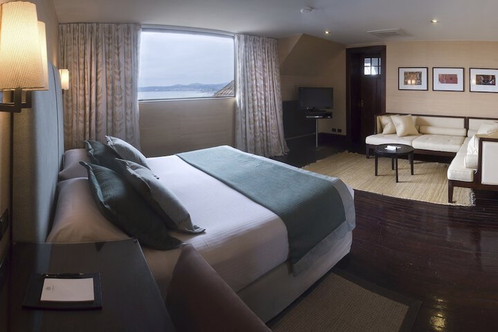 Room 6 of 51