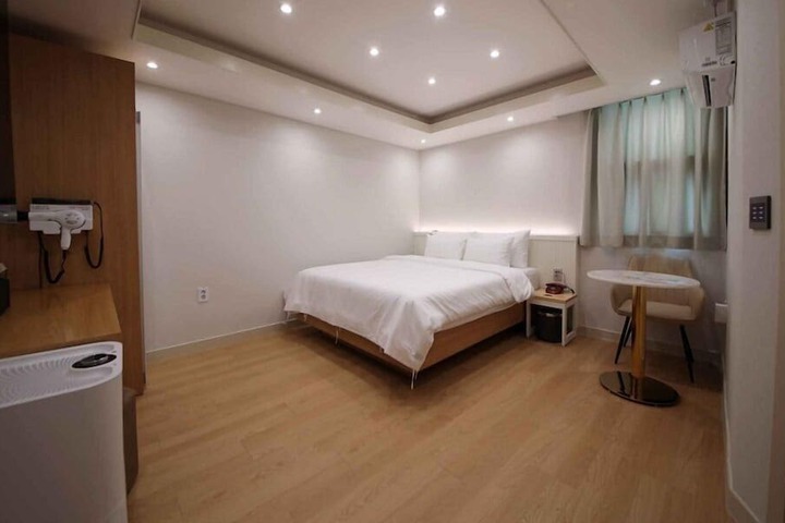 Room 5 of 53