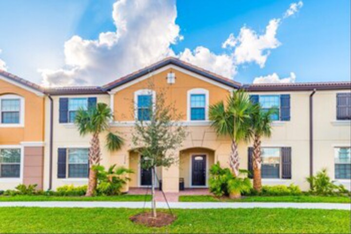 Windsor at Westside 2078 - Five Bedroom Townhome with Private Pool