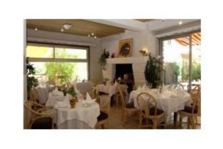 Dining 7 of 8