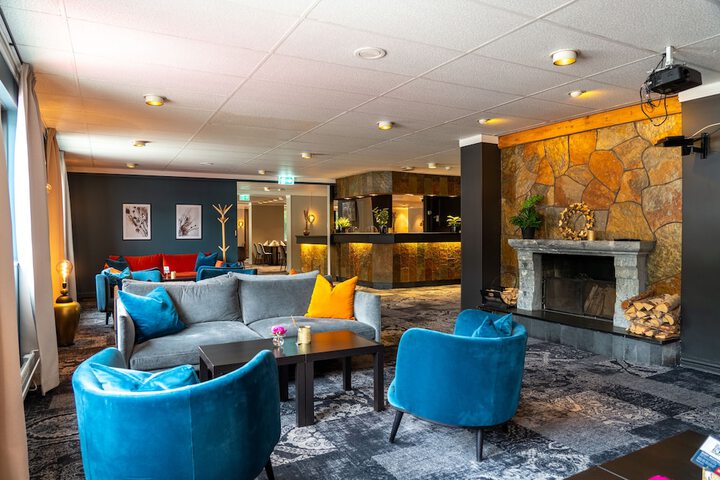 Entrance & Lobby