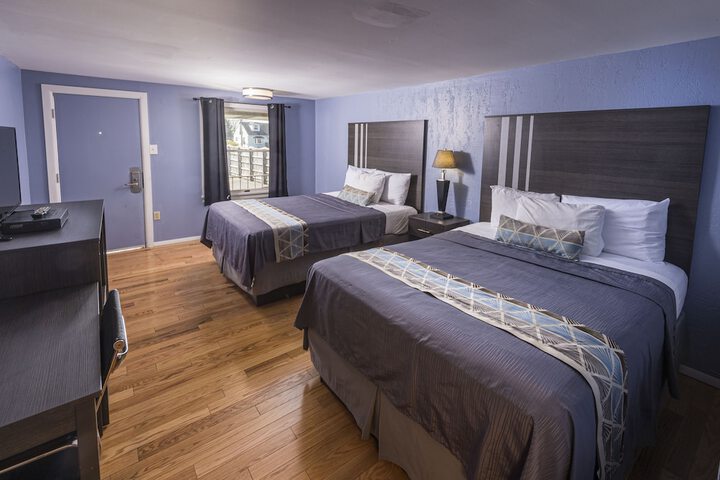 2 Queen Beds (19 of 21)