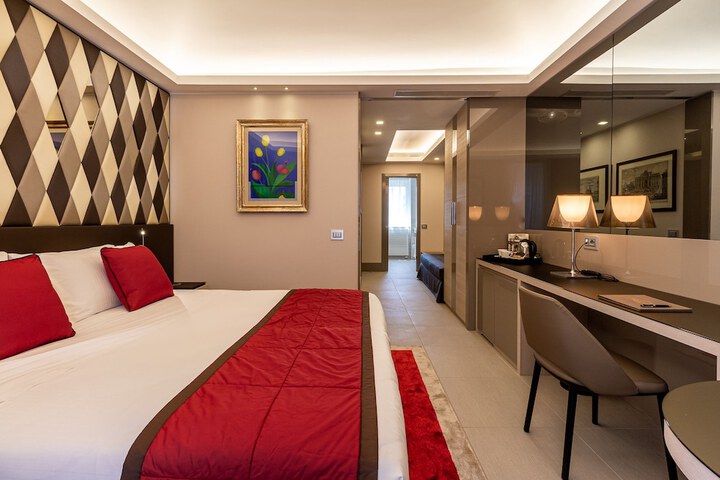 Room 52 of 142