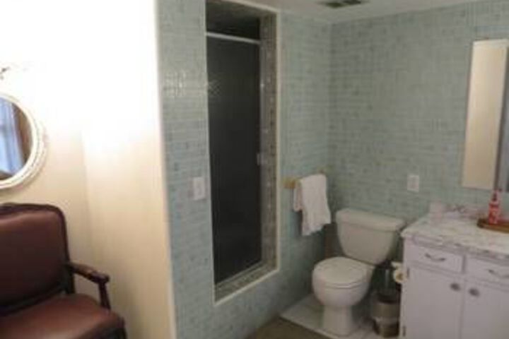 Room 2 of 33