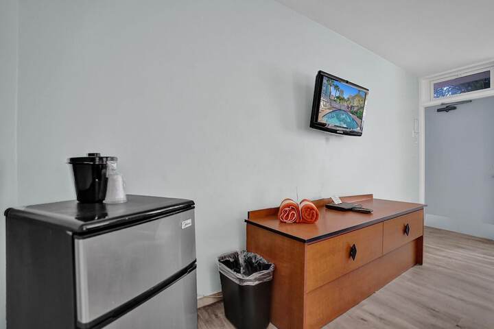 Room 62 of 183