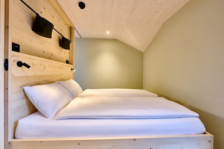 Room 2 of 31