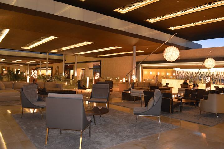 Entrance & Lobby