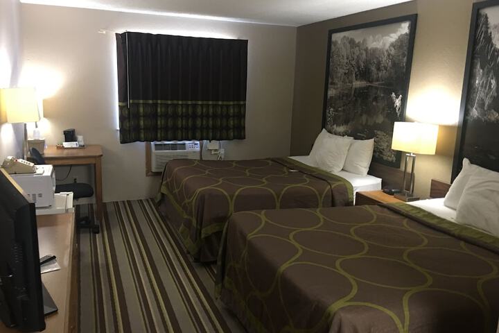 1 Queen Bed (15 of 23)