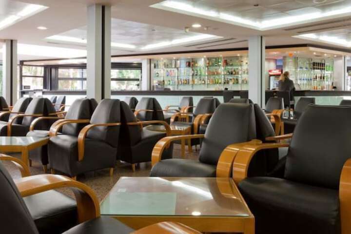 Lounge 49 of 75