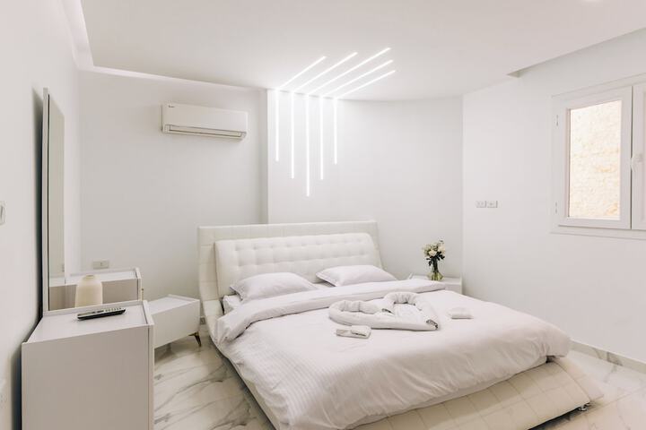 Room 52 of 98