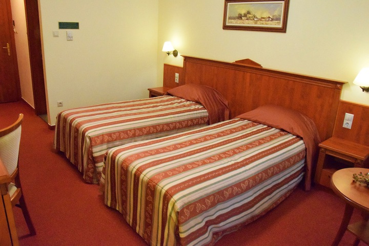 Room 9 of 42