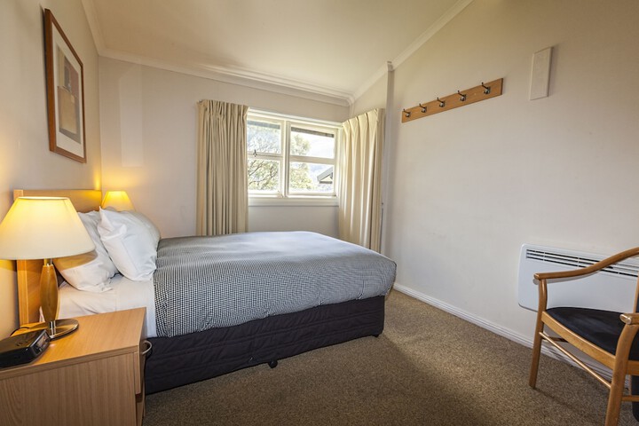 Room 3 of 43
