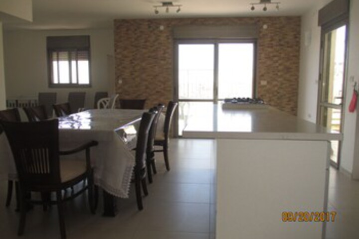 Room 4 of 8