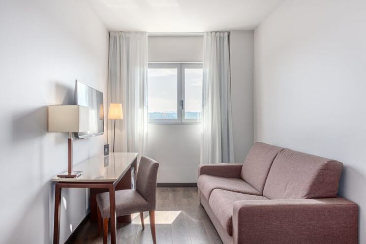 Room 21 of 48