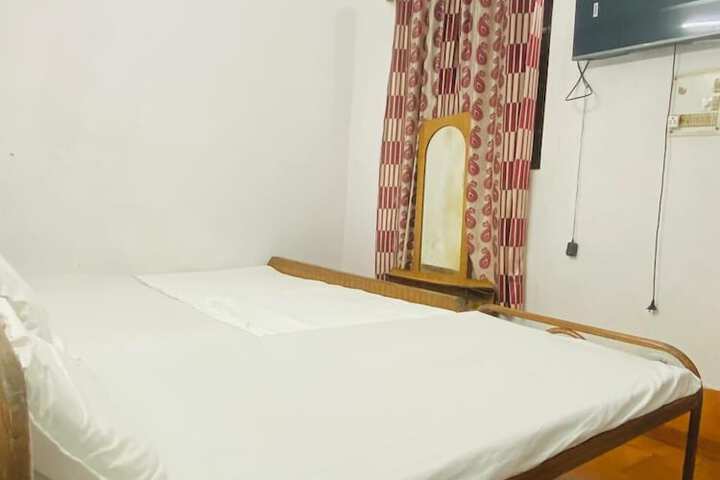 Room 13 of 60