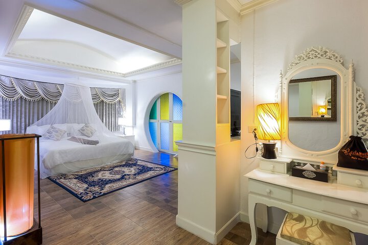 Room 12 of 52