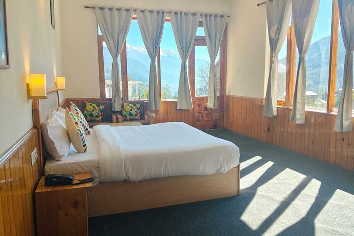 Room 7 of 33