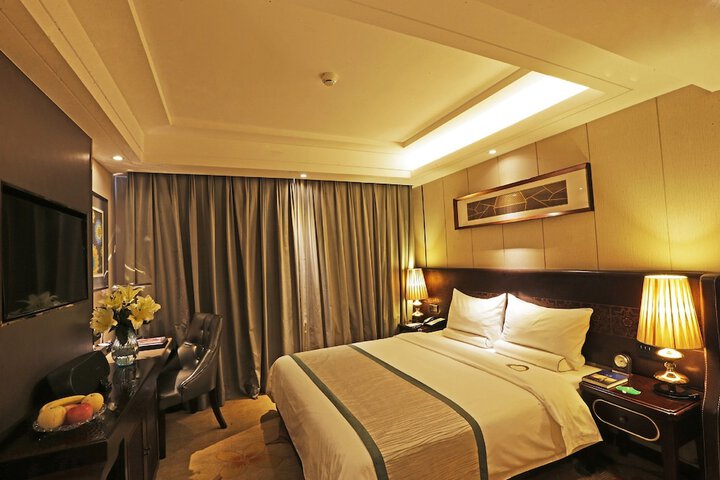 Room 12 of 30