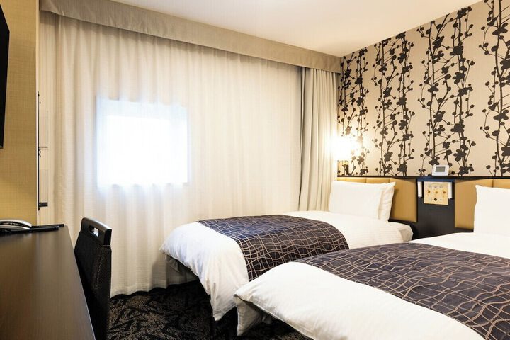 Room 6 of 90