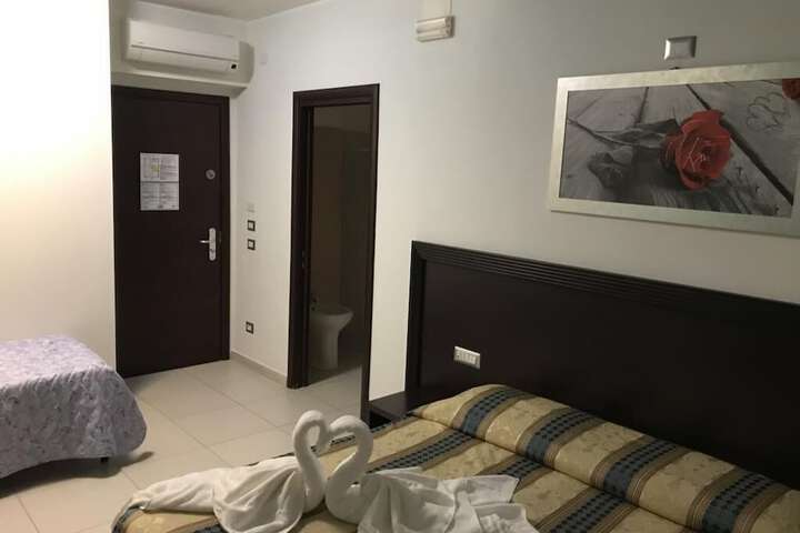 Room 11 of 34