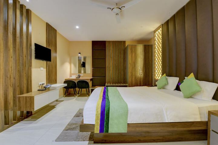 Room 28 of 53