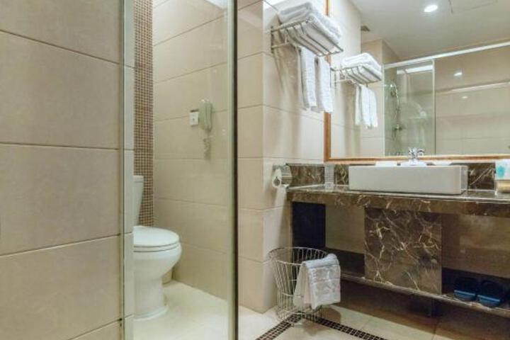 Binjiang Hotel